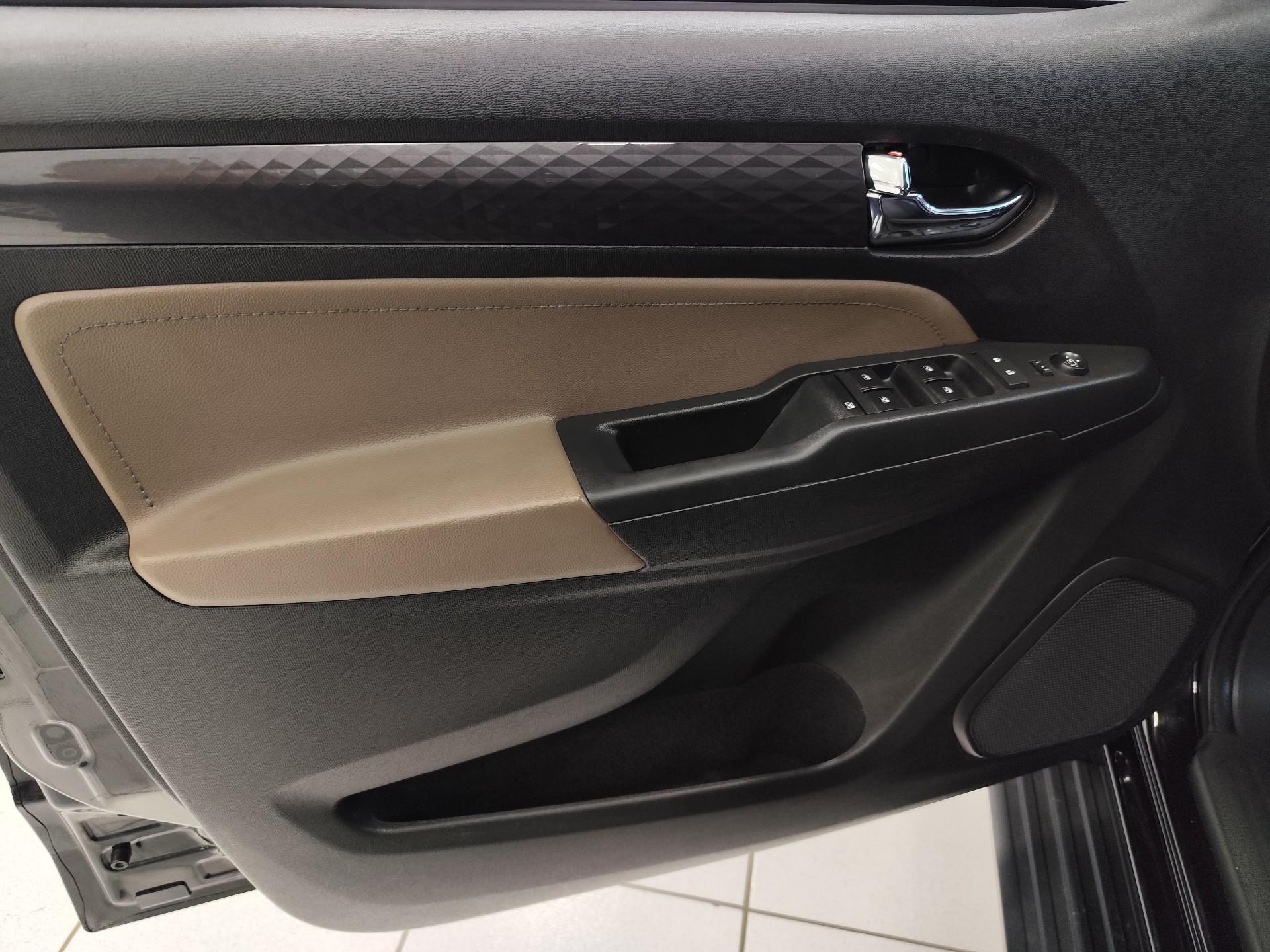 Foto número 354000 do veiculo