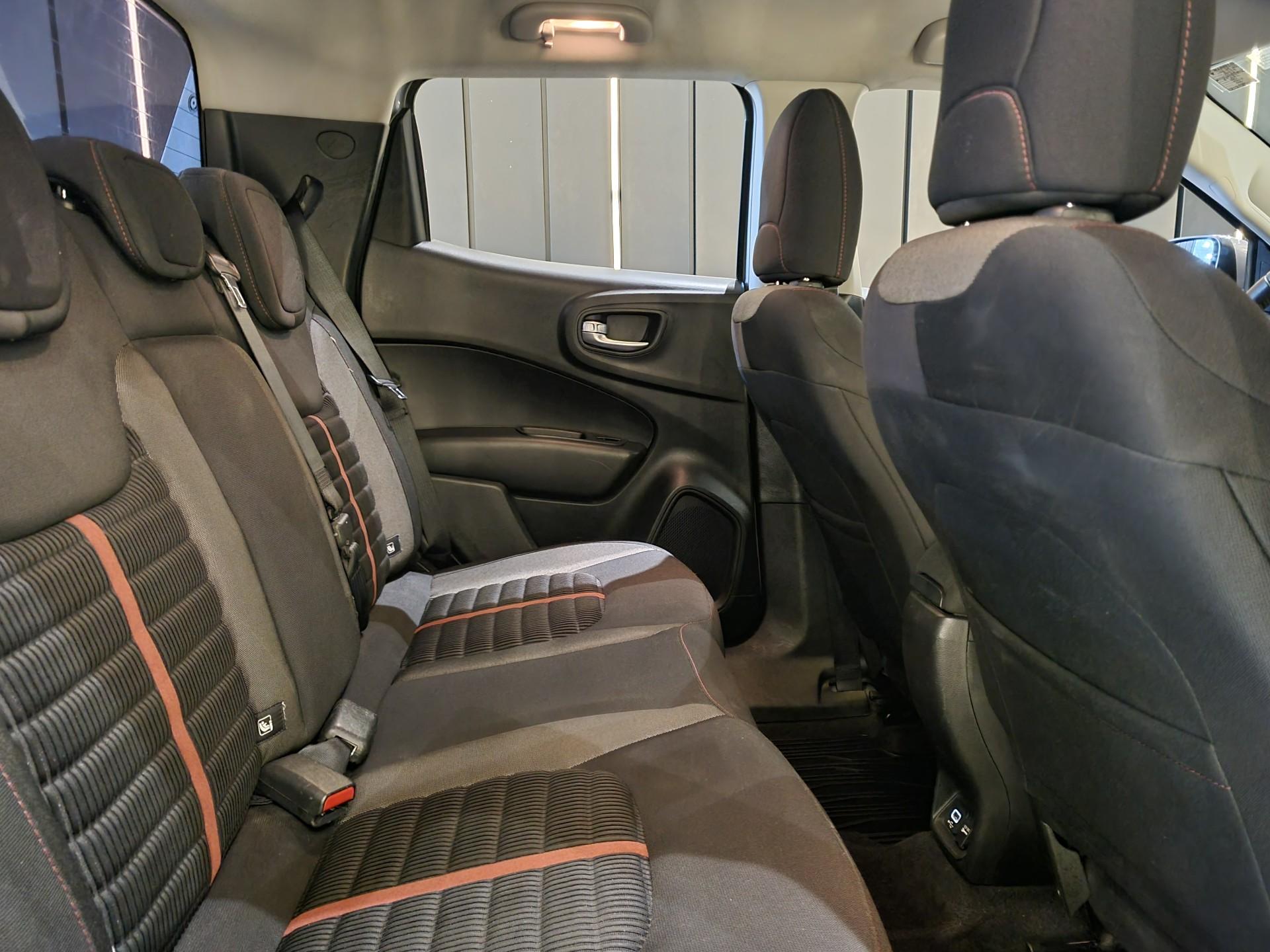 Foto número 420306 do veiculo